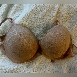 Victoria’s Secret tan bra size 34 ddd never worn